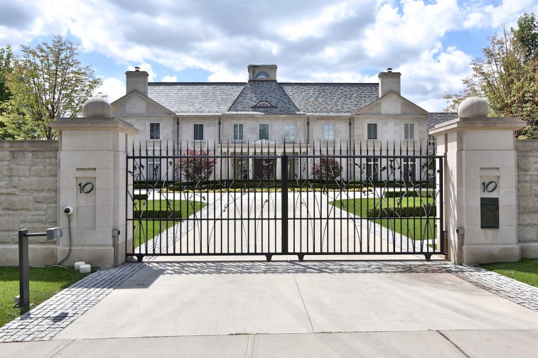 10 High Point Road - Exterior Front Gate