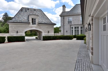 10 High Point Road - Garage Driveway