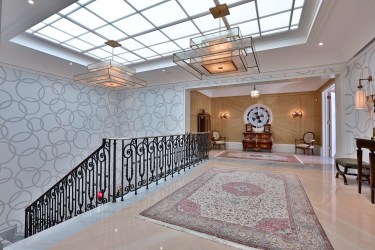 10 High Point Road - Upstairs Hallway