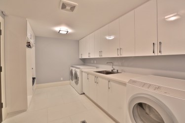 110 Arjay Crescent - Laundry Room