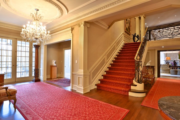 120 Inglewood Drive - Hallway