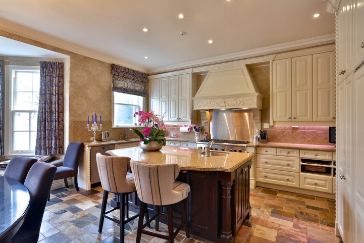 120 Inglewood Drive - Kitchen Island