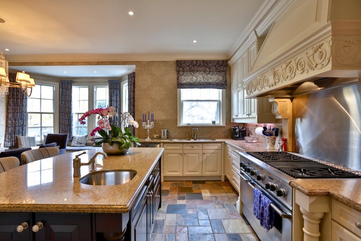 120 Inglewood Drive - Kitchen