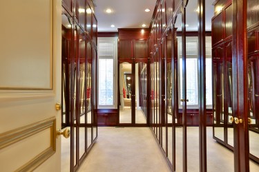 16 High Point Road - Master Bedroom Closet