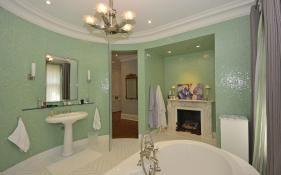 20 Elm Avenue - Master Bedroom Ensuite Tub