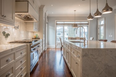 222 St Leonard's Avenue - Kitchen Behind Island