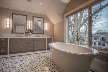 222 St Leonard's Avenue - Master Bedroom Ensuite Bathtub