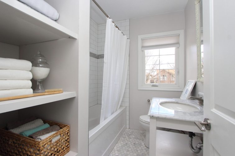 24 Beaufield Avenue - Bathroom