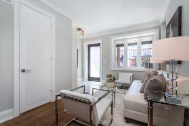 281 Willow Avenue - Living Room Towards Front Door