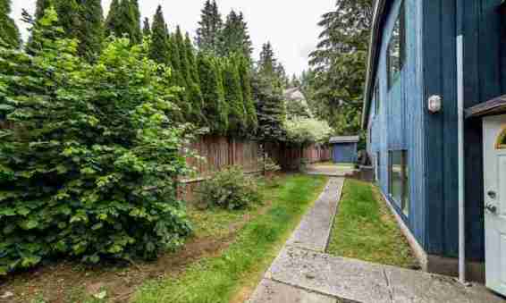 2871 St. Christophers Road North Vancouver, BC - Landscaping