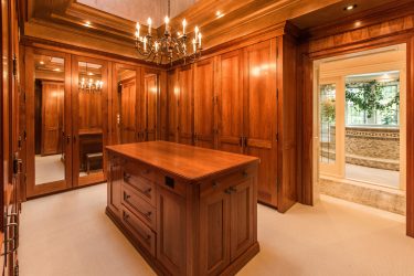 31 Knightswood Road - Master Bedroom Closet