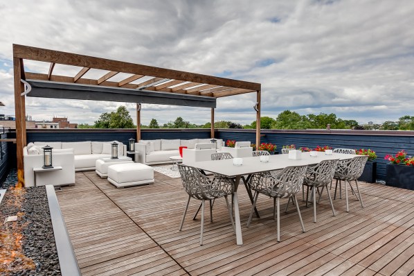 314 Palmerston Blvd - Rooftop Patio Seating