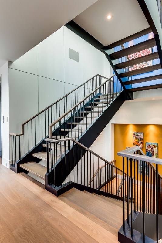 314 Palmerston Blvd - Stairway