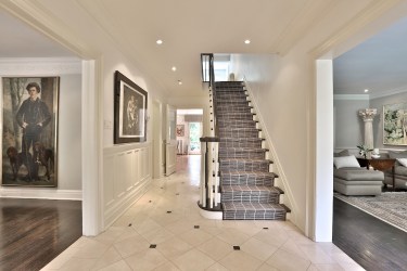 376 Russell Hill Road - Foyer