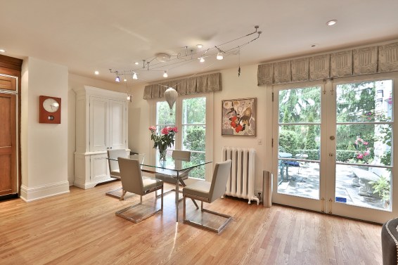 376 Russell Hill Road - Kitchen Breakfast Area