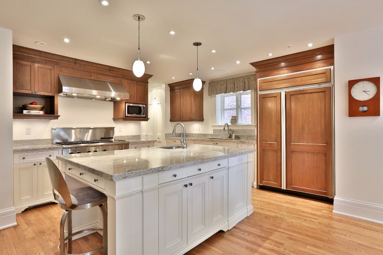 376 Russell Hill Road - Kitchen Island