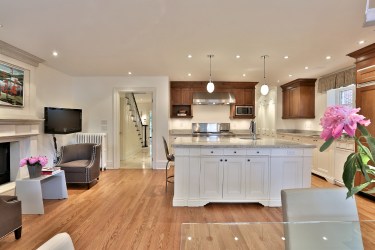 376 Russell Hill Road - Kitchen