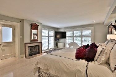 376 Russell Hill Road - Master Bedroom