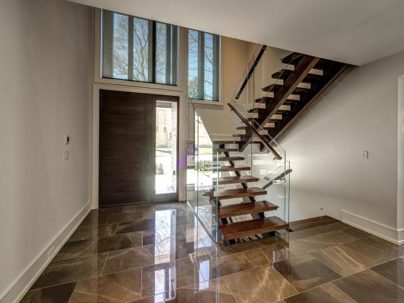 99 Buckingham Avenue - Floating Staircase